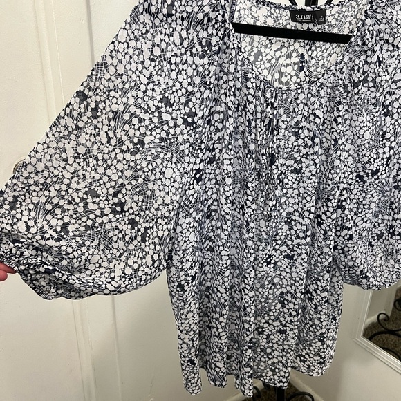 a.n.a Black and White Floral Women's Top.  #40 - Picture 4 of 5
